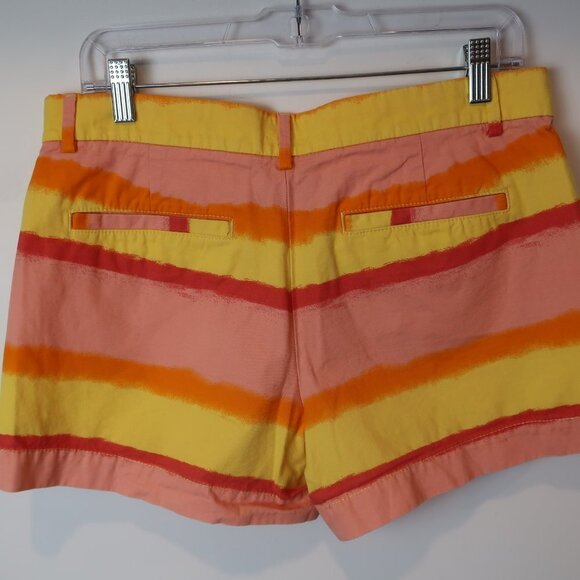 Khakis by GAP Shorts in Sunkissed 6 - Picture 4 of 4